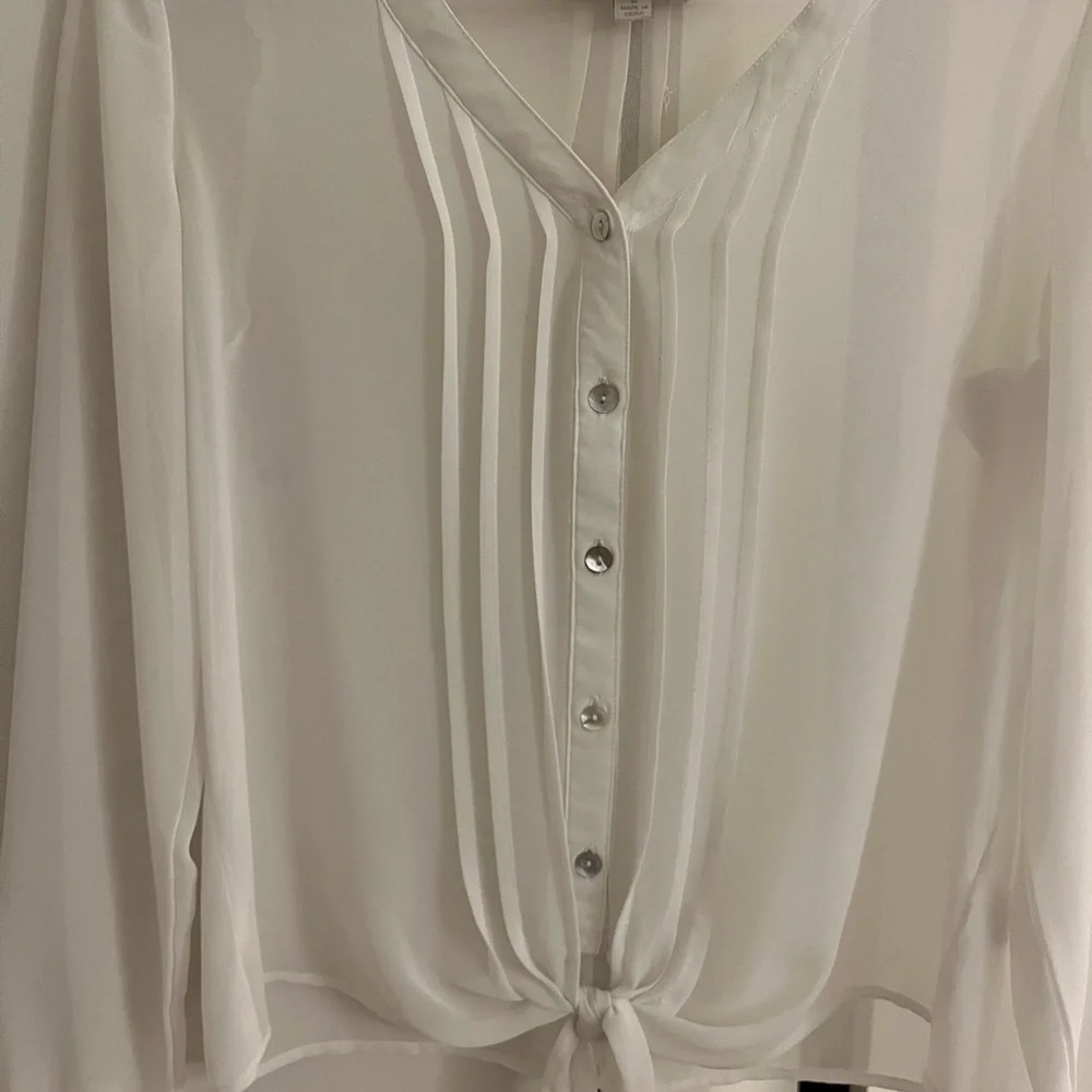 Olive & Oak White Long Sleeve Tie Front Blouse - Picture 2 of 4